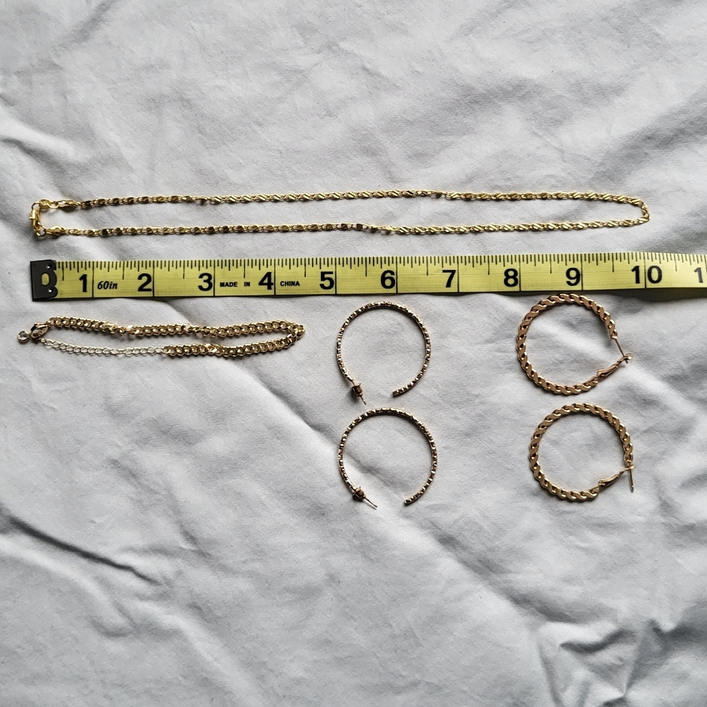 Gold Jewelry Set - Picture 2 of 4